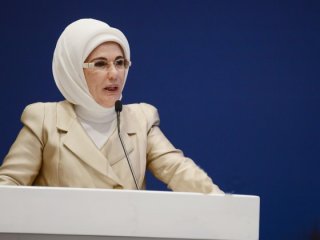 Emine Erdoğan'ın paylaşımına Ülker'den destek