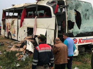 Yolcu otobüsü  şarampole devrildi! Ölü ve yaralılar var