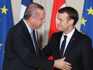 Macron'un yediği ayar Fransızları ağlattı