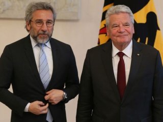 Can Dündar'ı fena bozdular!