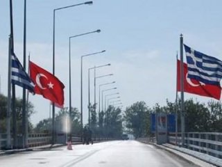 Yunanistan'a kaçarken yakalandılar