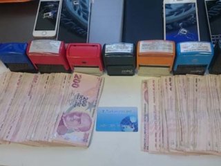 Binlerce kişiyi dolandırdılar