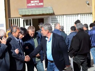 Üniversitede yaşamını yitiren akademisyenler törenle uğurlanıyor