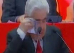 Hüngür hüngür ağladı