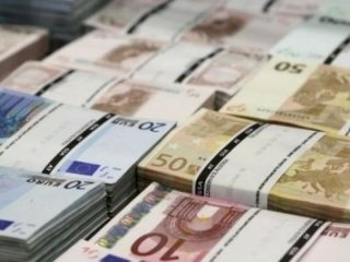 Euro uçuşa geçti! 5 lirayı aştı