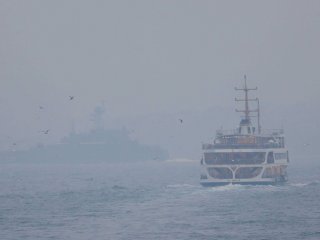 İstanbul'da ulaşıma sis engeli! Vapur seferleri iptal...