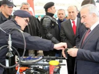 Vali, yanlışlıkla biber gazı sıktı