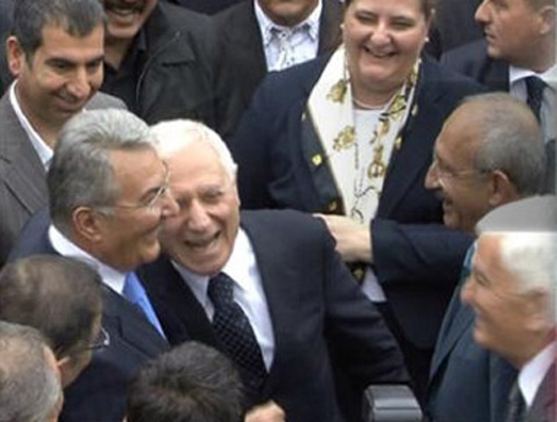 Haberal'ın cenazesinde kahkaha fotoğrafı