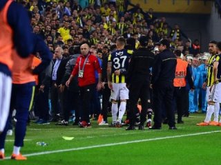 Büyük olaylar çıktı! Derbi tatil edildi