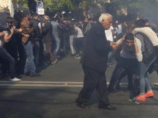 Ermenistan'da onlarca protestocuya gözaltı