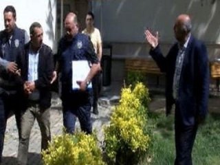 ‘Utanmıyor musun? Ben sana ekmek veriyorum!’