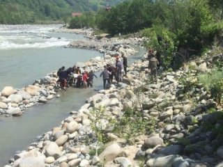 Rafting yaparken bottan düşen Arap turist öldü