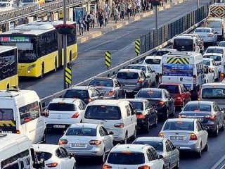 Araç sahipleri dikkat! Trafikte yeni dönem sinyali