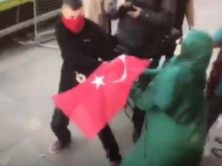 Türk bayrağını PKK'lılara vermeyen kadın