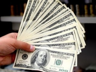 Dolar yeni haftaya sert düşüşle başladı