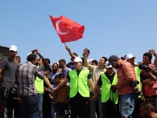 Türk bayraklarıyla açılmışlardı! İsrail el koydu