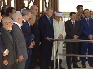 Erdoğan, Fatih Sultan Mehmet Türbesi'ni açtı!