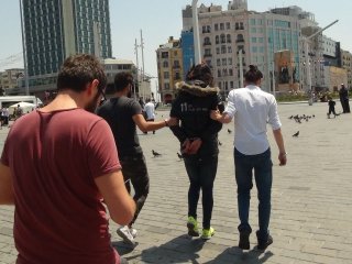 Taksim'de bir garip turist: Gözaltına alındı