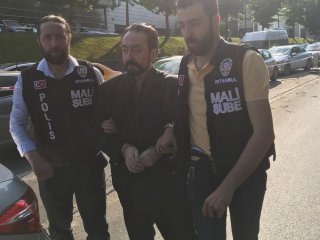 Adnan Oktar operasyonu: Silah, çelik yelek, zırhlı araç