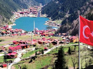 Uzungöl'de barış kuyruğu tartışma çıkardı