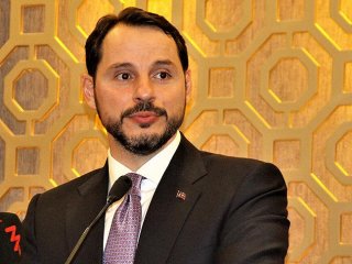 Bakan Albayrak: Yanlışta ısrarın Türk ekonomisine etkisi sınırlı olur