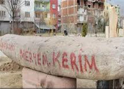Tarihi aşk yazılarıyla karaladılar