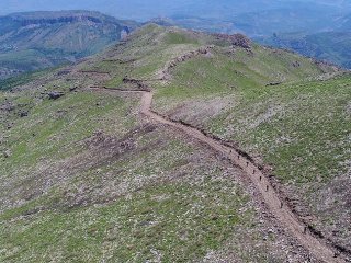 Hakkari'de yola patlayıcı döşemeye çalışan 2 terörist öldürüldü