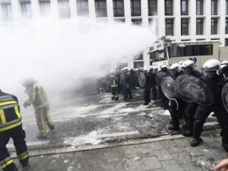 Ülke karıştı!Polis ve itfaiyeciler birbirine girdi