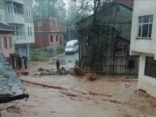 Trabzon'da şiddetli sağanak, Rize'de hortum