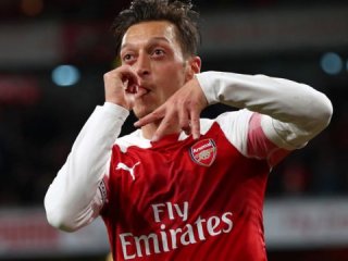 Mesut Özil tarihe geçti!