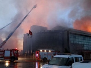 İstanbul'da büyük yangın! Diğer fabrikalara da sıçradı