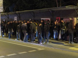 İstanbul'da bedelli kuyruğu gece de devam etti