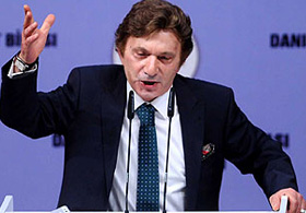 Protokol kahkahaya boğuldu