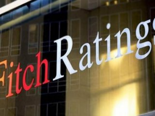 Fitch yine sahneye çıktı