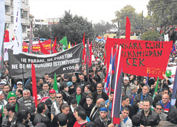 Boykotçu öğretmenlere maaş cezası