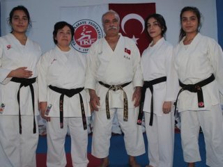 Karatenin siyah kuşaklı ailesi