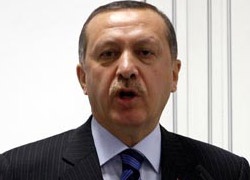 Erdoğan'a hakaret etti, Atatürk'e sarıldı