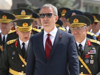 Hulusi Akar Suriye sınırında!