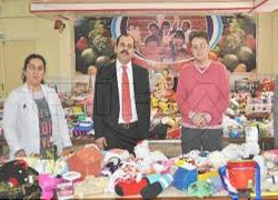 Depremzede kardeşlerine 11 bin oyuncak yaptılar