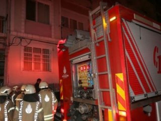 Fatih'te binada yangın: 1 ölü