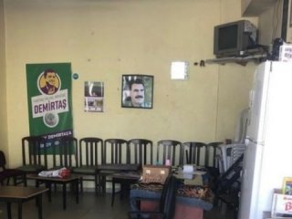 Seçim bürosuna Öcalan fotoğrafı