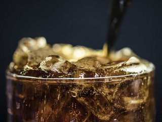 Şekerli içecek tüketimi erken ölüm riskini artırıyor