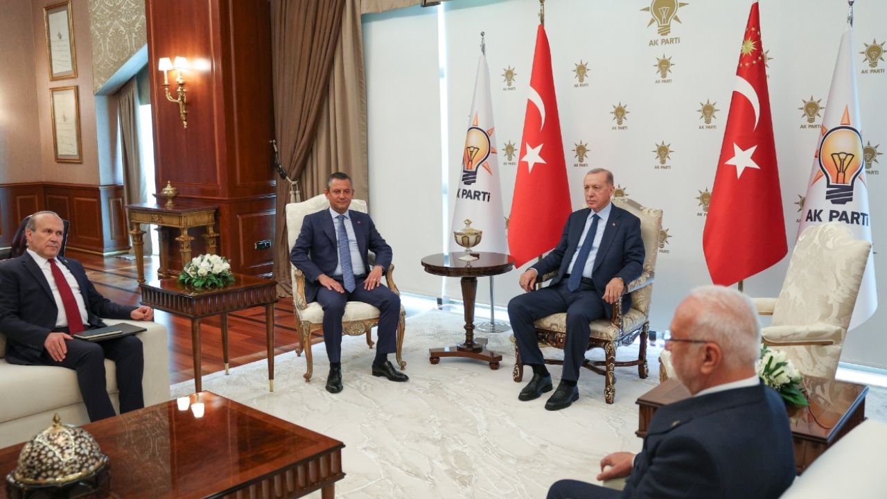 Özel-Erdoğan görüşmesi! Boş koltuk bir mesaj mı içeriyor?