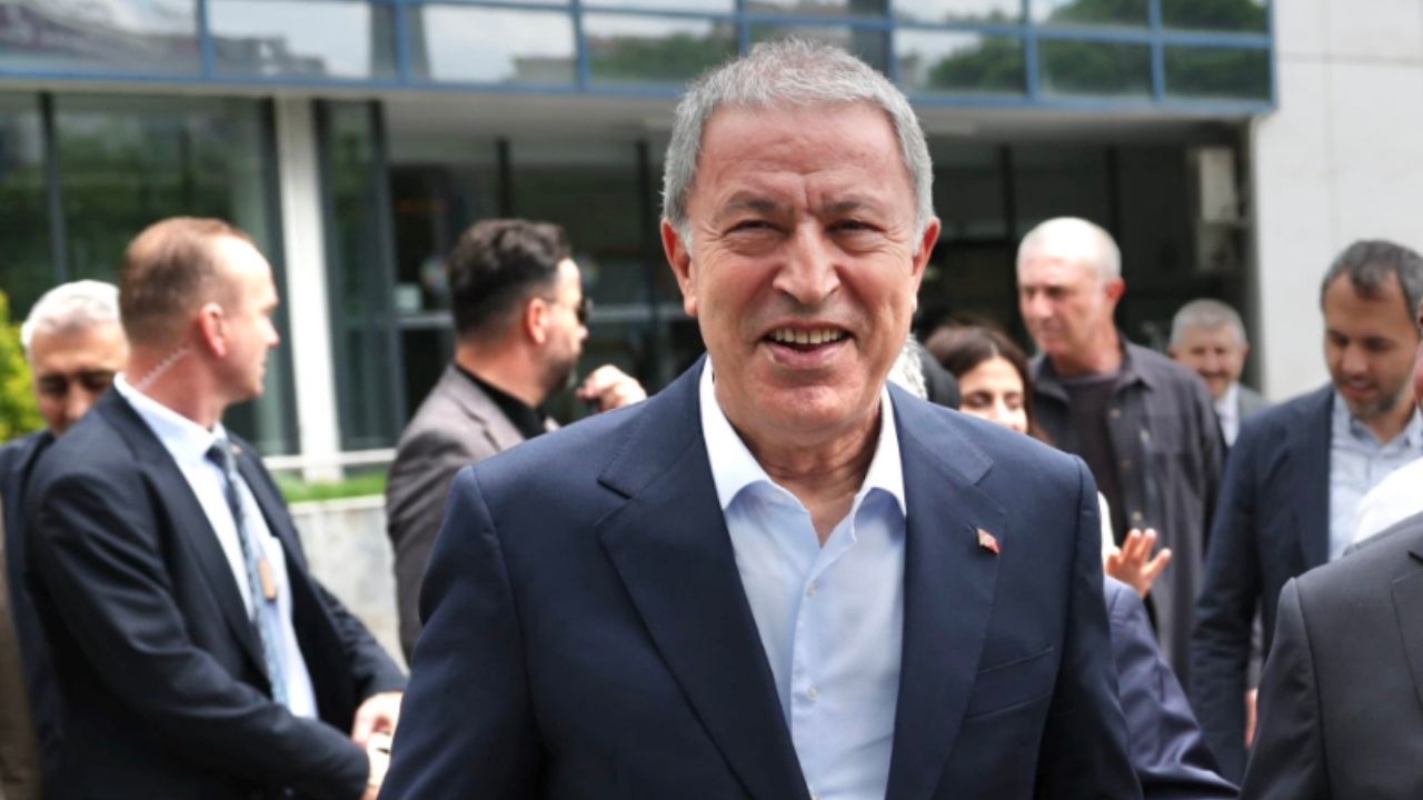 Hulusi Akar'ın mikrofonu açık kaldı, yaşanan diyalog ifşa oldu: Bilgi geldi