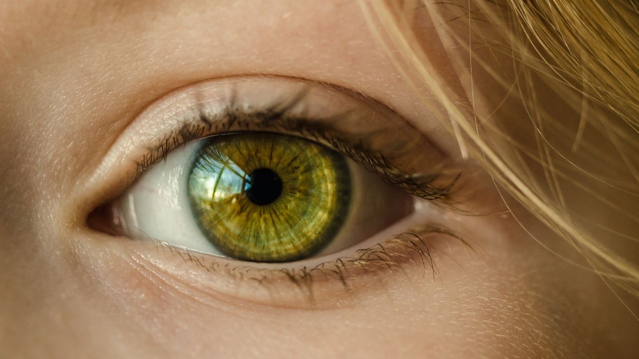 Göz seğirmesi neden olur? Göz seğirmesi ne anlama gelir?