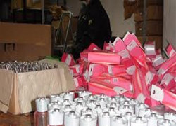 Manavgat'ta 23 bin 200 kaçak parfüm ele geçirildi