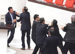 TBMM'de tokatlı kavga