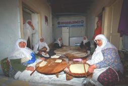 Bazlama satarak burs veriyorlar