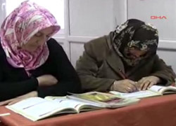 Depremzede kadınların okuma-yazma heyecanı