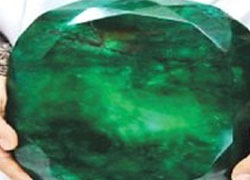 Dünyanın en büyük zümrüdü 11.5 kilogram